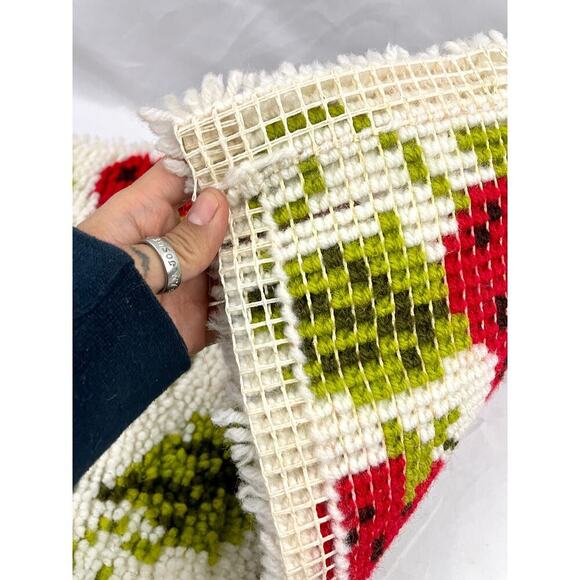 VTG Latch Hook Rug Wall Hanging Artwork Strawberries Fruit 12"x 27" Handmade - Picture 9 of 12